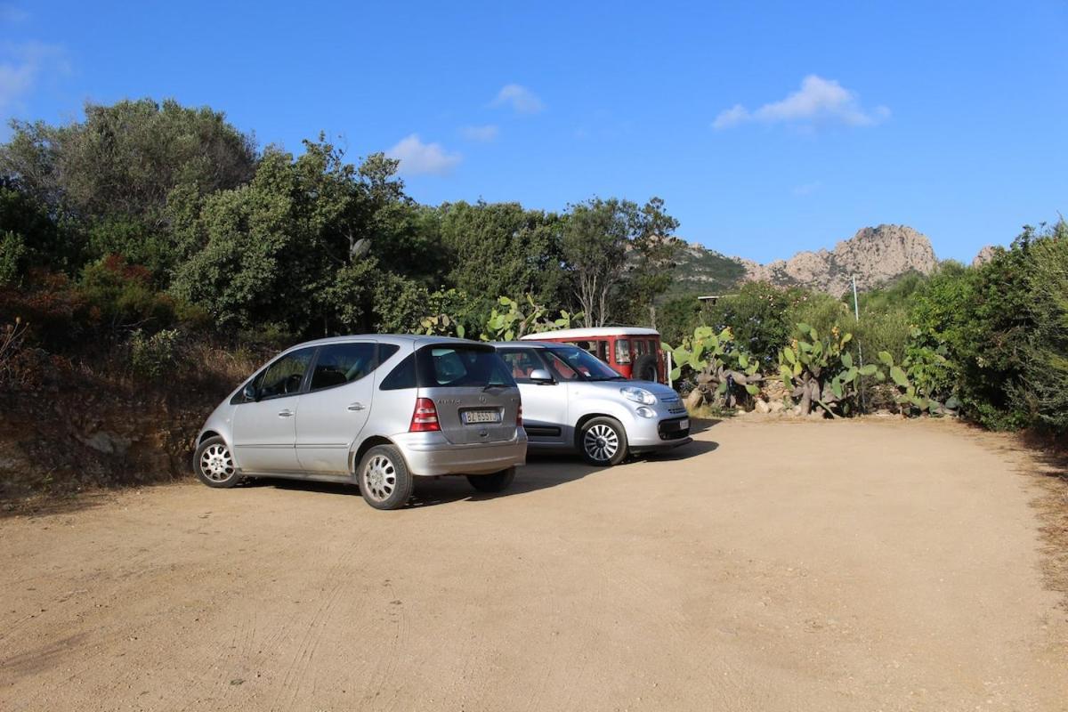 B&B Le Corti Di Aloa San Pantaleo Luaran gambar