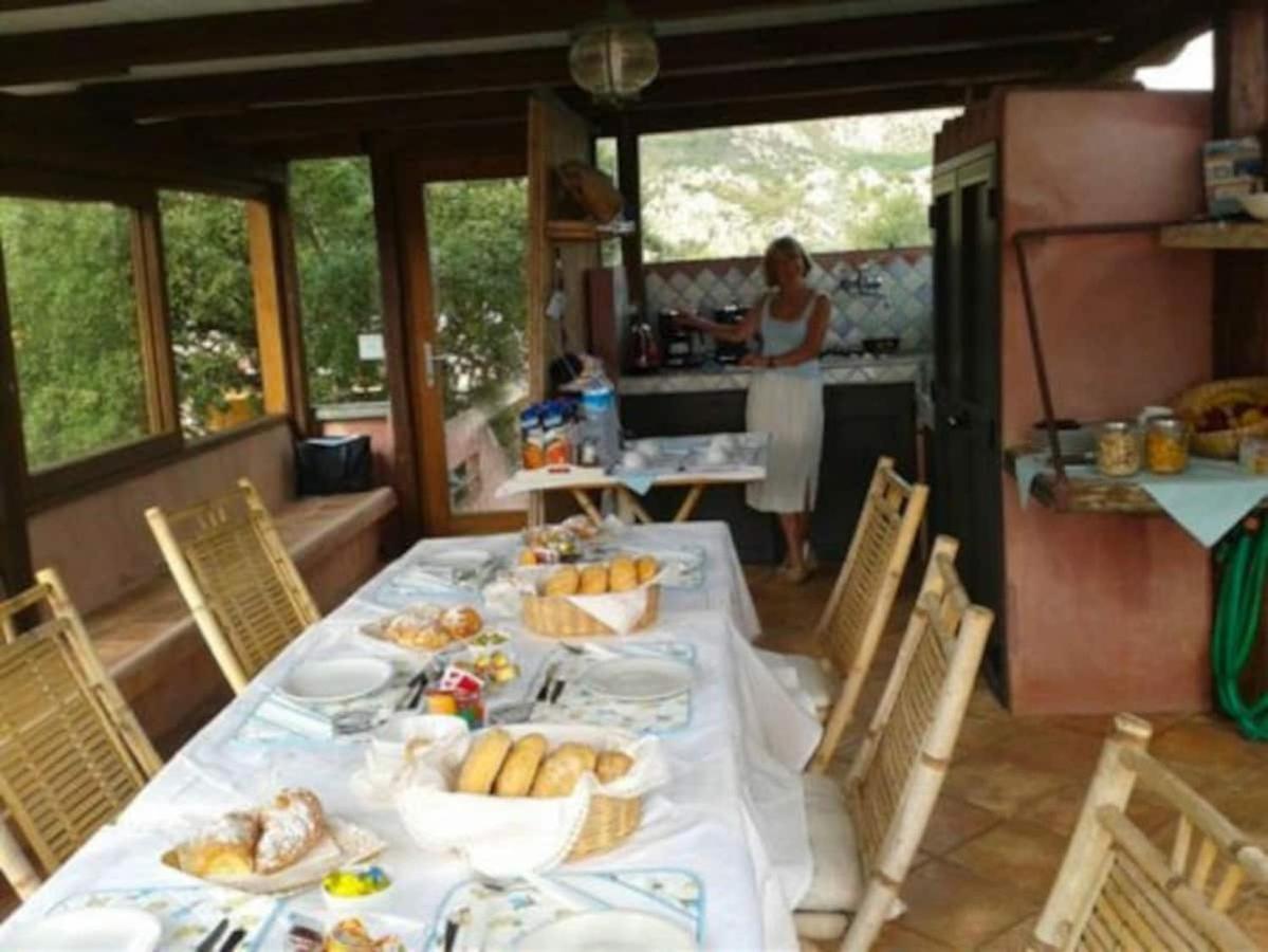 B&B Le Corti Di Aloa San Pantaleo Luaran gambar