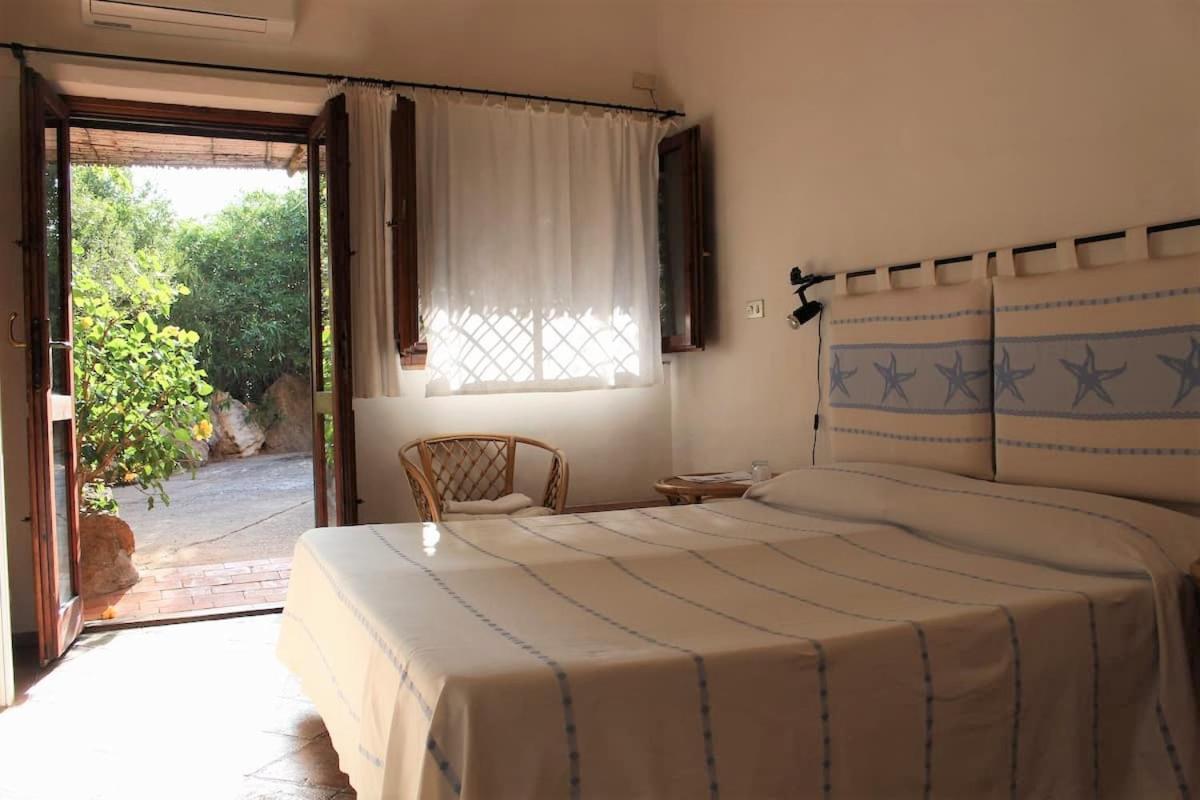 B&B Le Corti Di Aloa San Pantaleo Luaran gambar