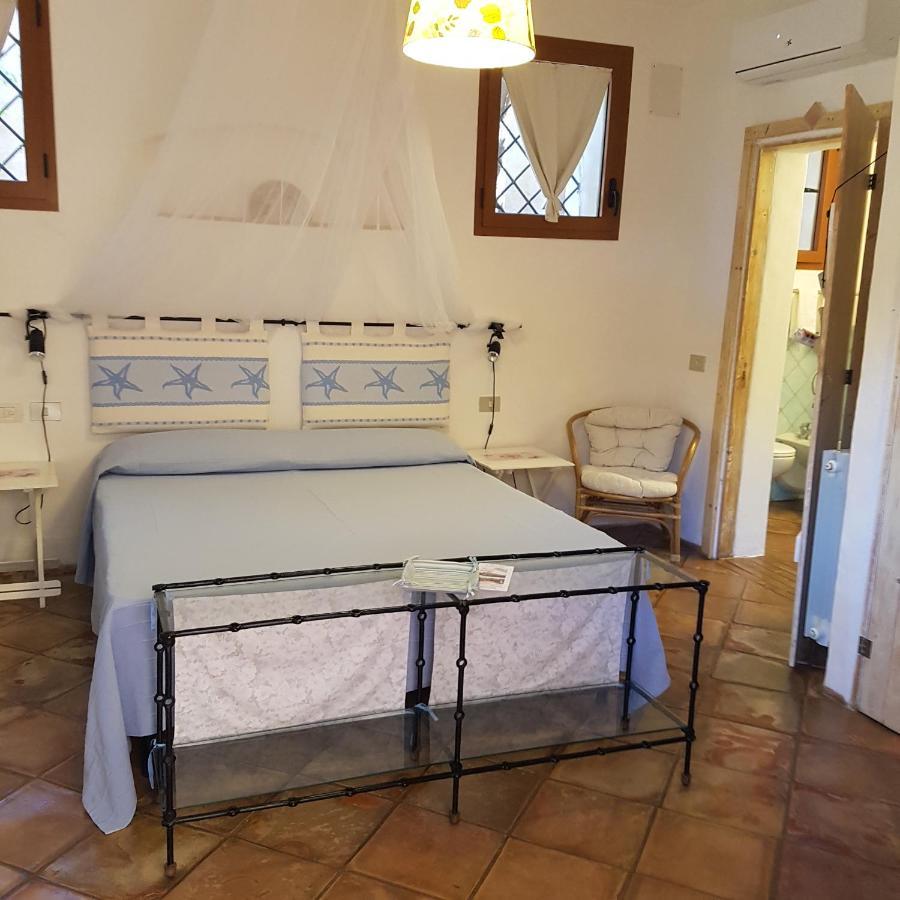 B&B Le Corti Di Aloa San Pantaleo Luaran gambar