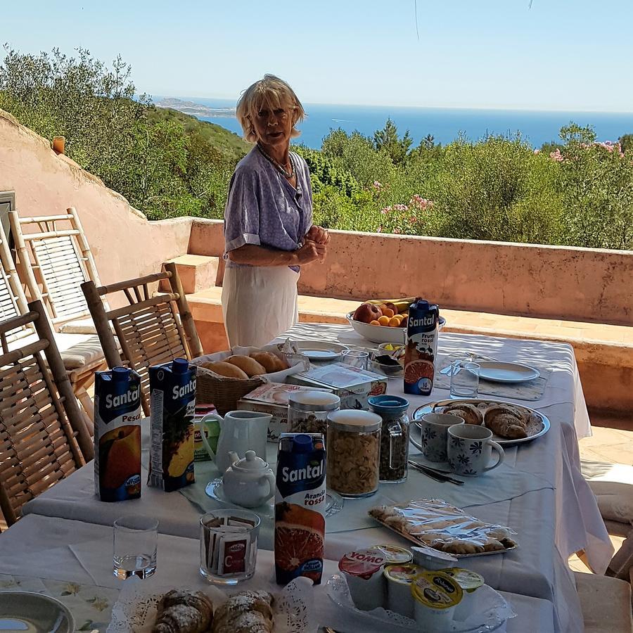 B&B Le Corti Di Aloa San Pantaleo Luaran gambar
