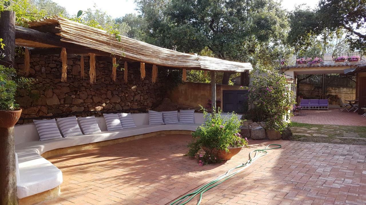 B&B Le Corti Di Aloa San Pantaleo Luaran gambar